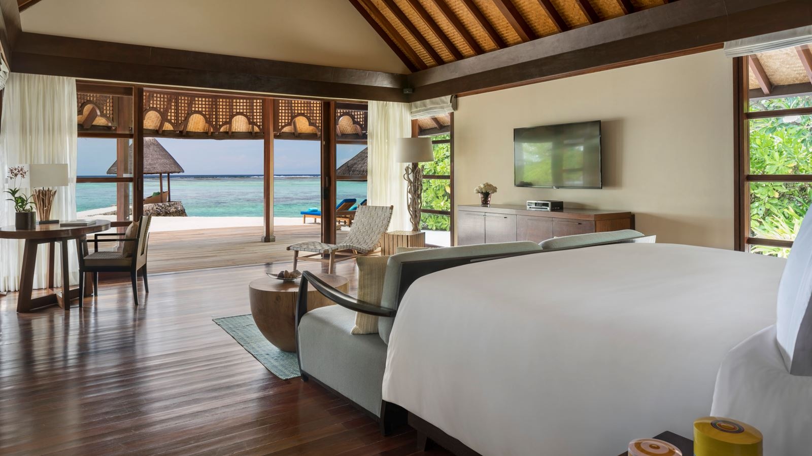 rooms-two-bedroom-royal-beach-villa