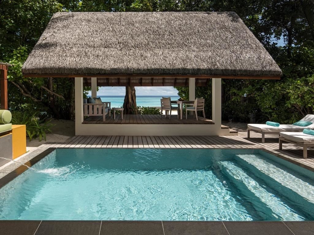 rooms-oceanfront-bungalow-with-pool