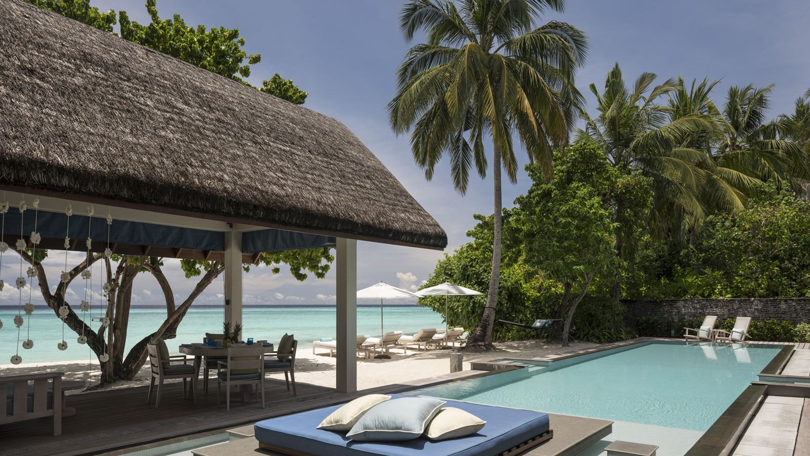 rooms-twobedroom-oceanfront-bungalow-with-pool