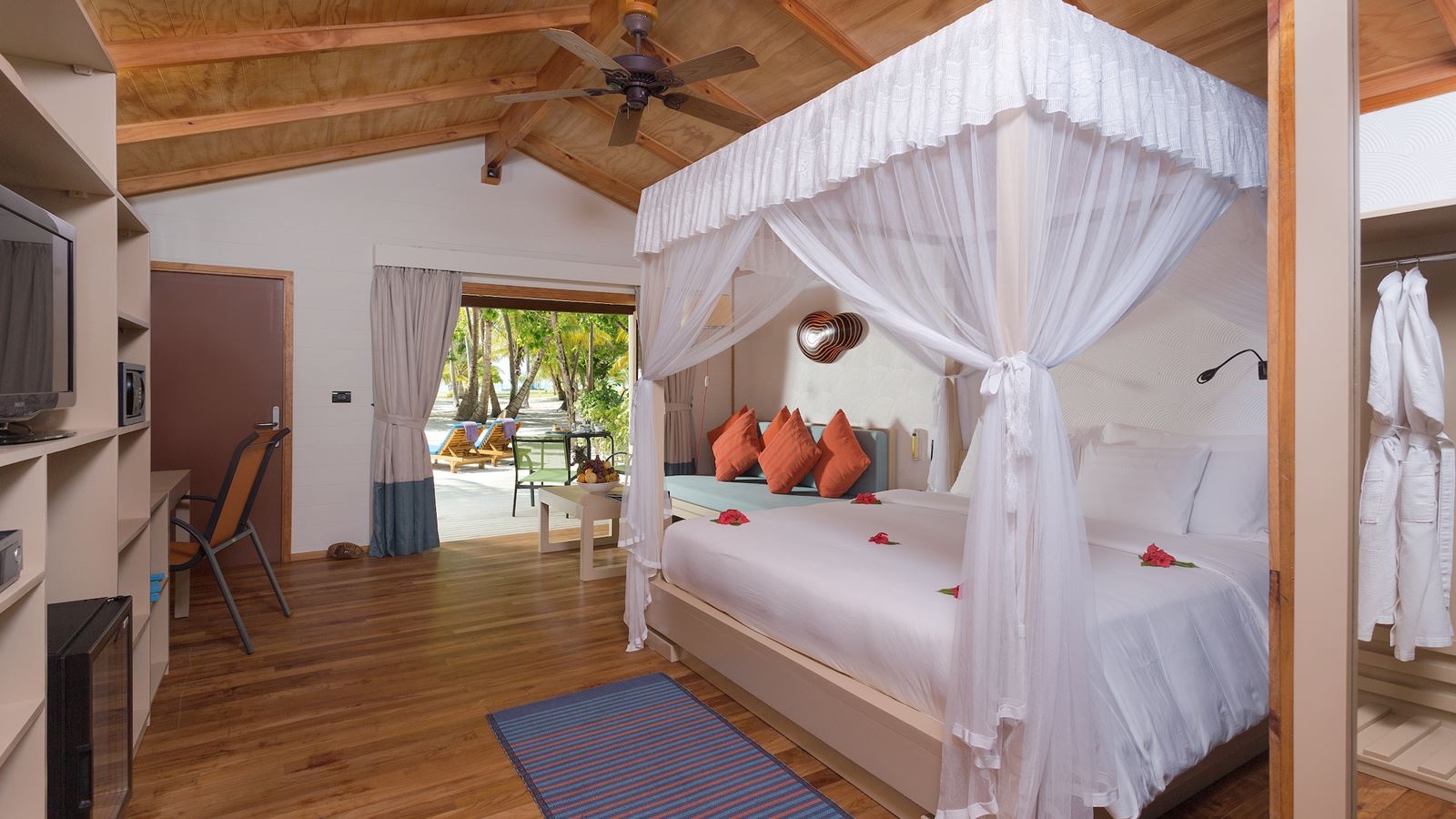 rooms-jacuzzi-beach-villa-18+-adults-only