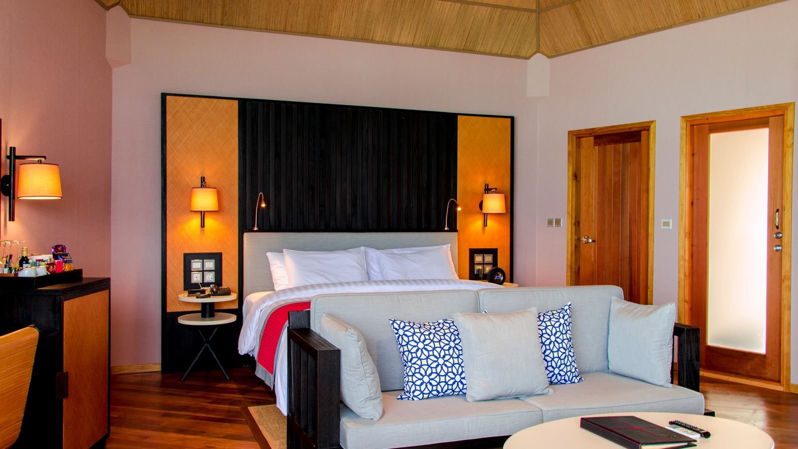 rooms-water-front-villa-18+-adults-only