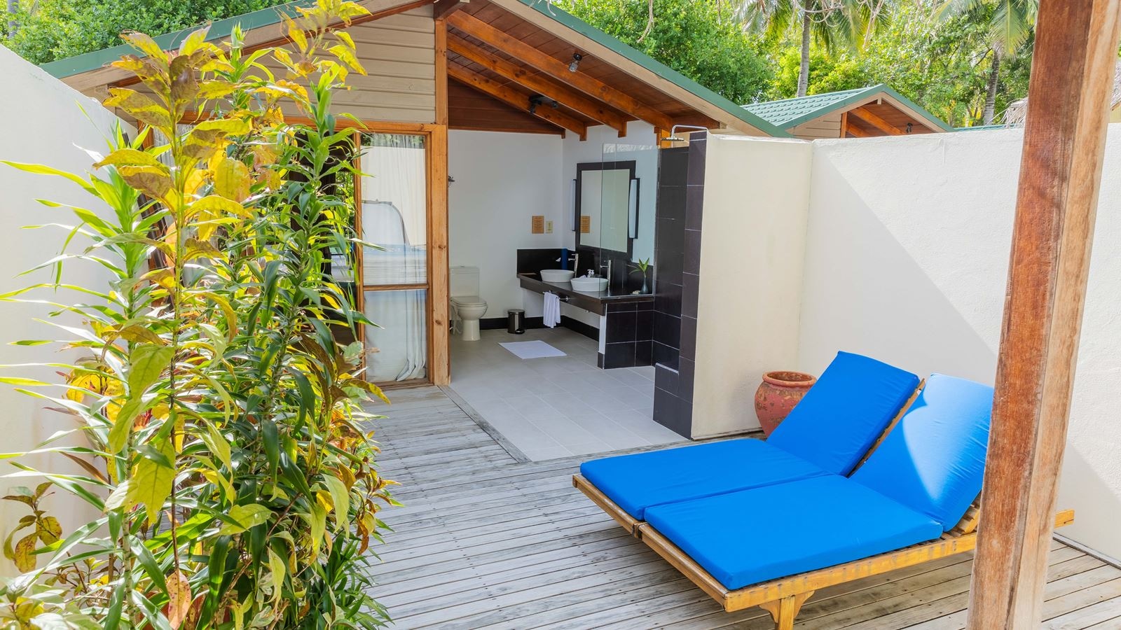 rooms-jacuzzi-beach-villa-18+-adults-only