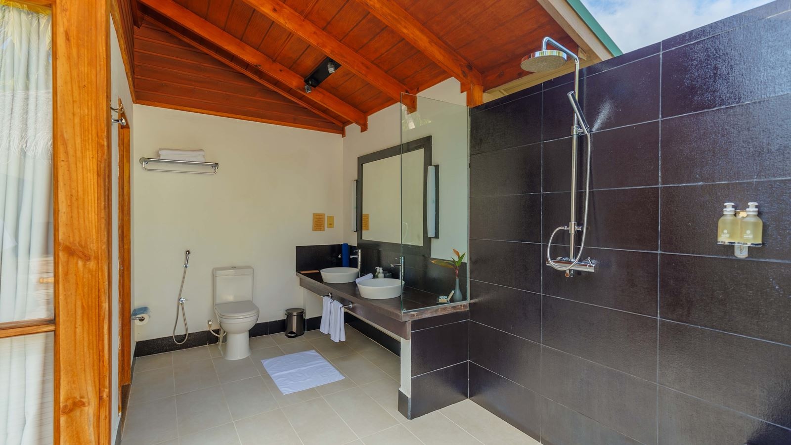 rooms-jacuzzi-beach-villa-18+-adults-only