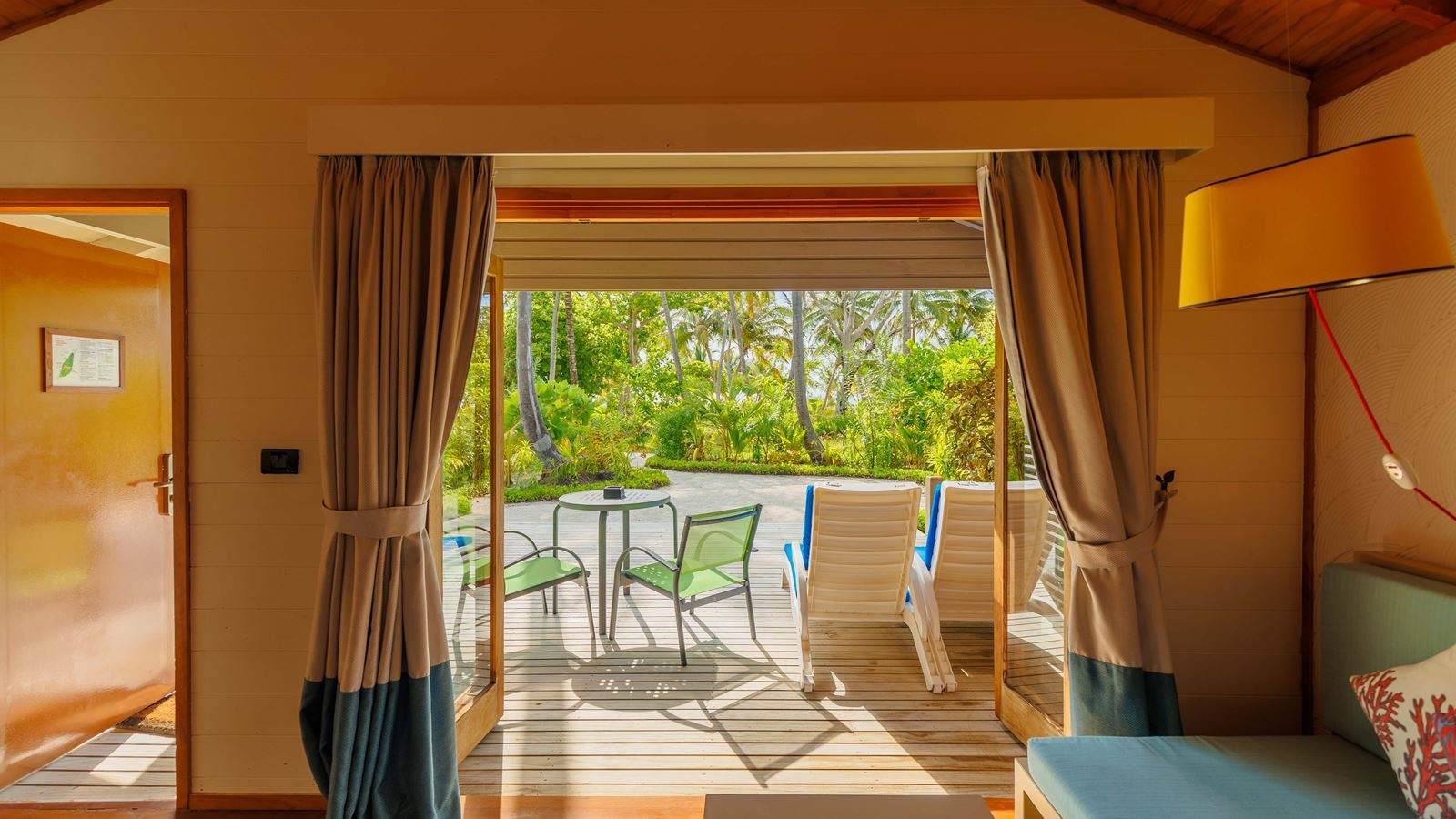 rooms-jacuzzi-beach-villa-18+-adults-only