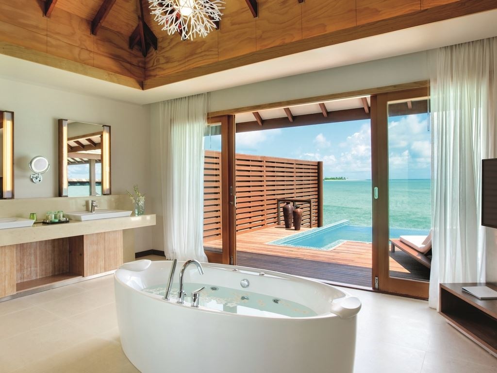 rooms-deluxe-water-villa-with-pool