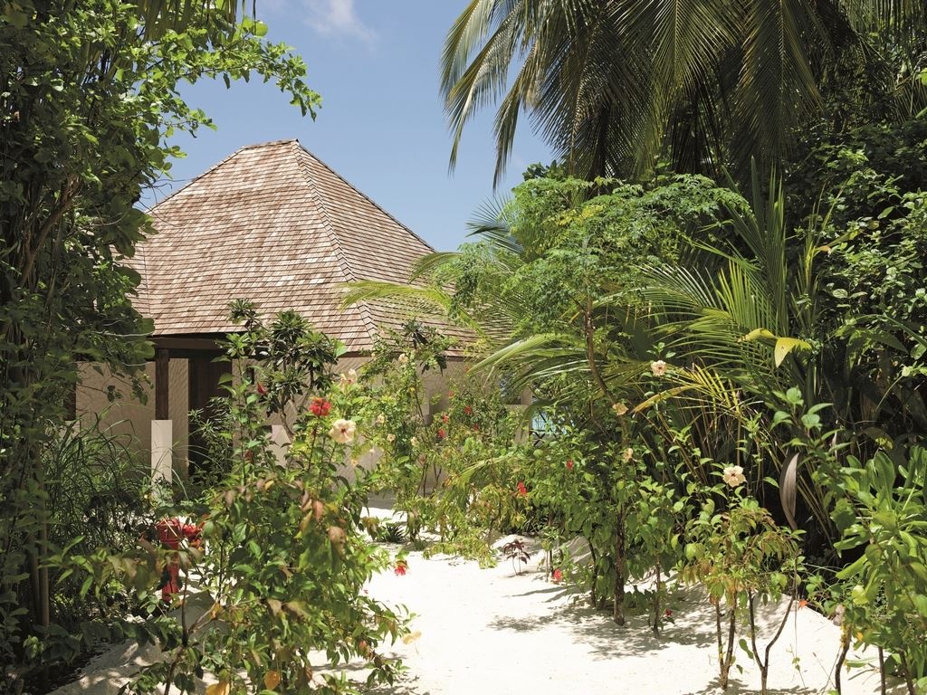 rooms-deluxe-sunset-beach-villa-with-pool