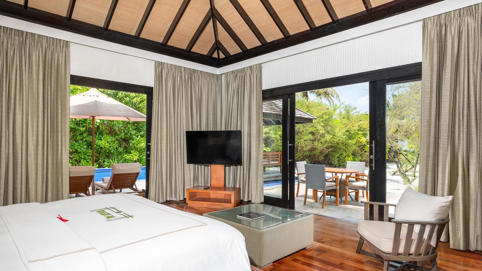 rooms-sunset-beach-residence-with-pool