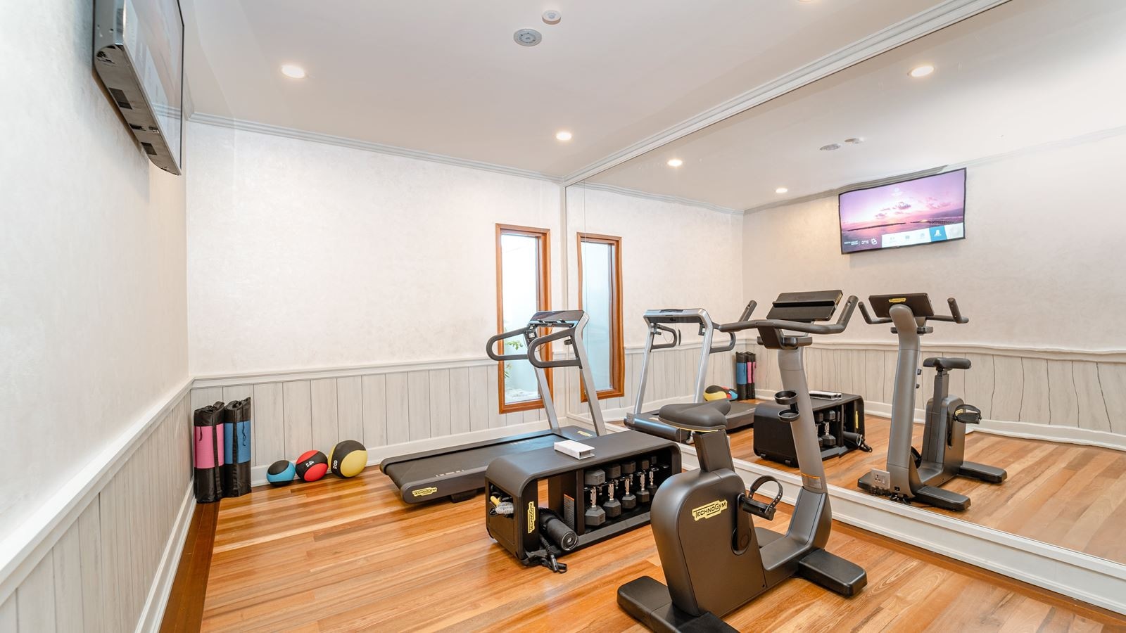 rooms-sultan-beach-residence-with-sunset-pool-4-br