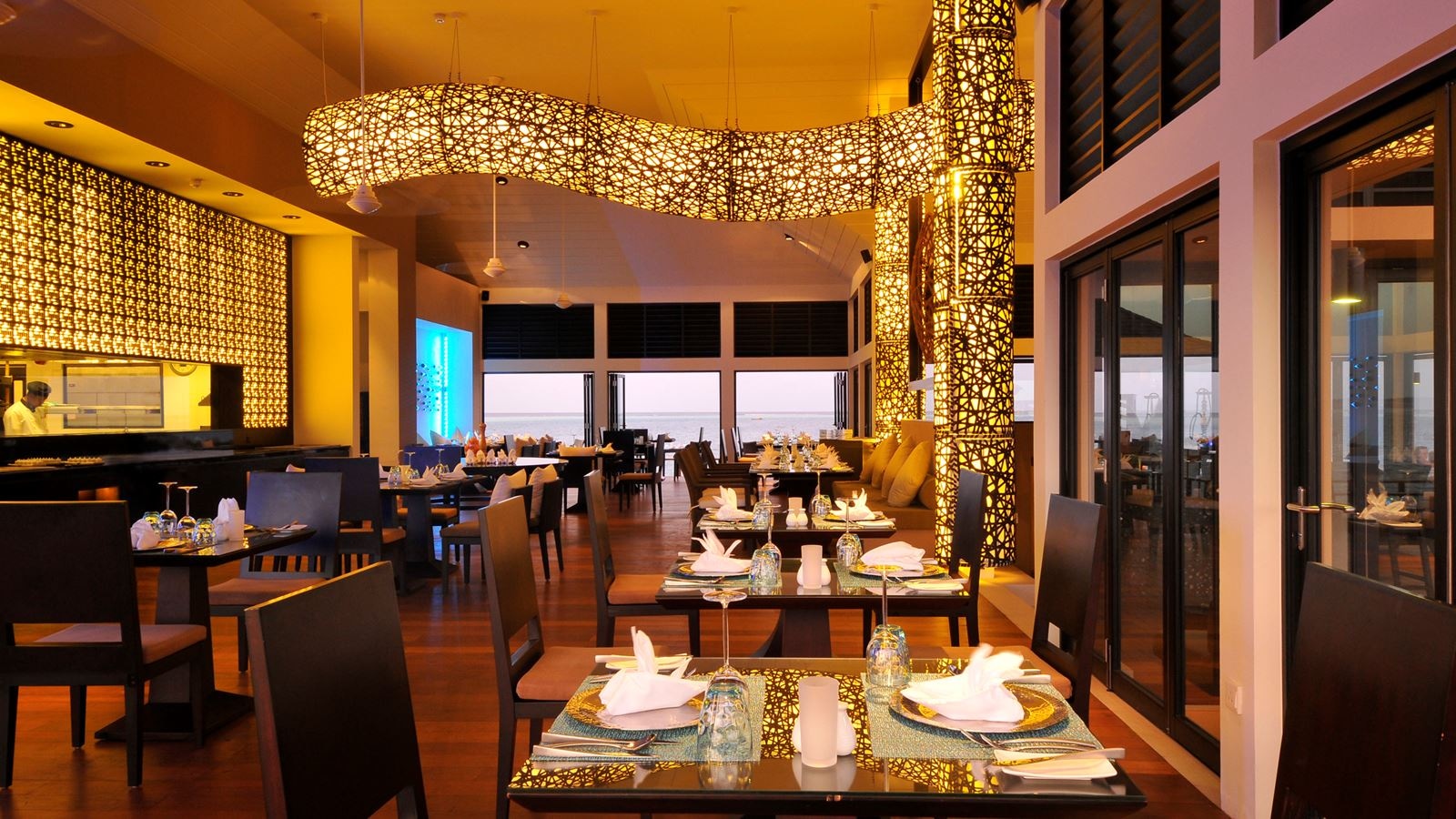 restaurants-azzurro-restaurant-and-bar