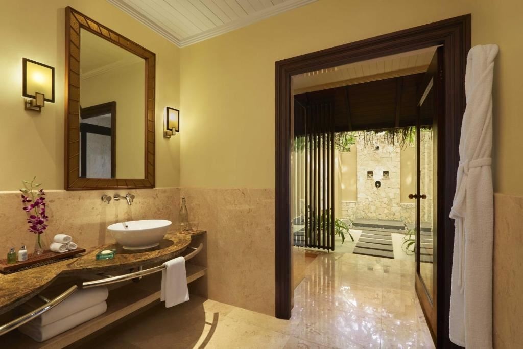 rooms-deluxe-beach-villa-with-pool