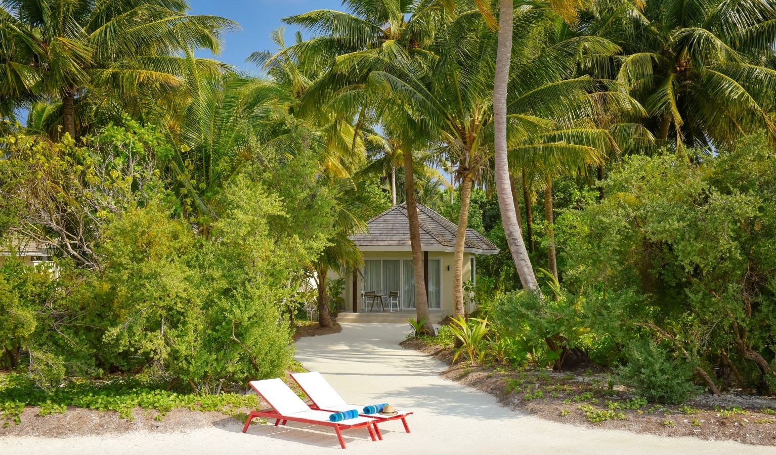 rooms-beach-villa-with-swirlpool