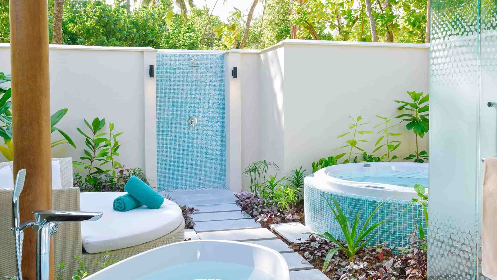 rooms-sunset-beach-pool-villa-with-swirlpool