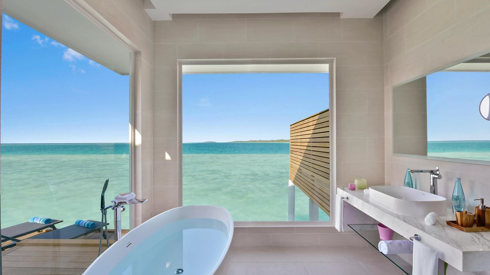 rooms-aqua-villa-with-swirlpool