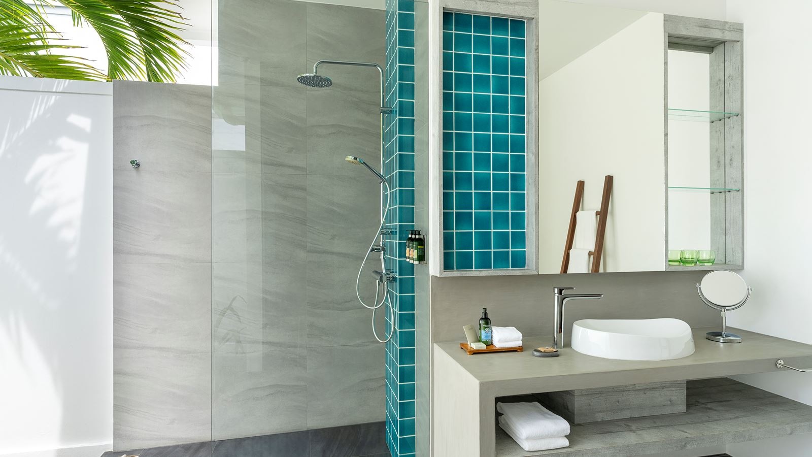 rooms-deluxe-beach-bungalow