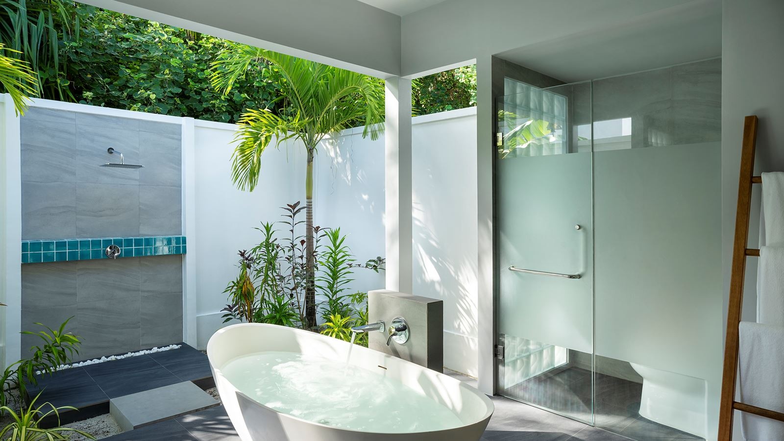 rooms-beach-suite-with-pool