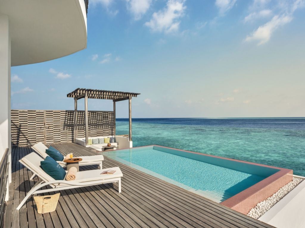 rooms-deluxe-water-villa-with-pool