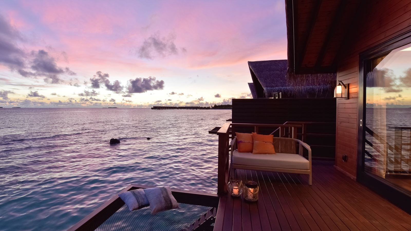 rooms-lagoon-water-villa