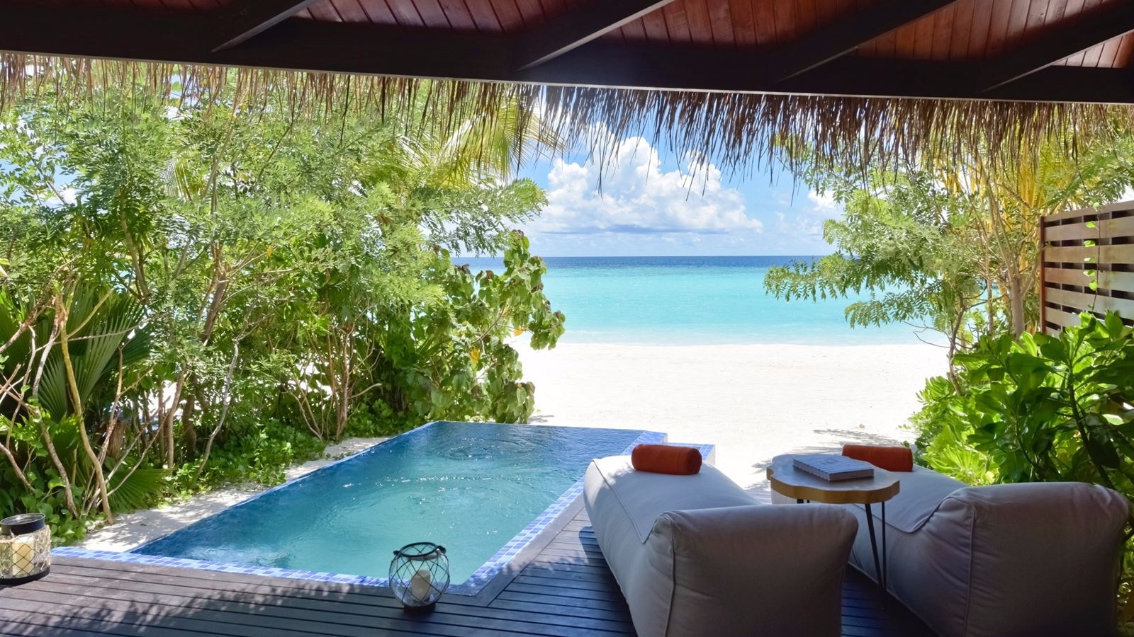 rooms-beach-pool-villa