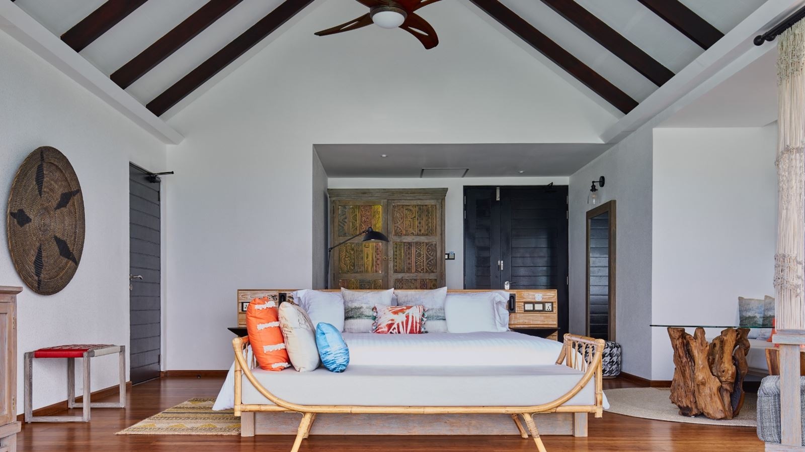 rooms-pool-water-villa