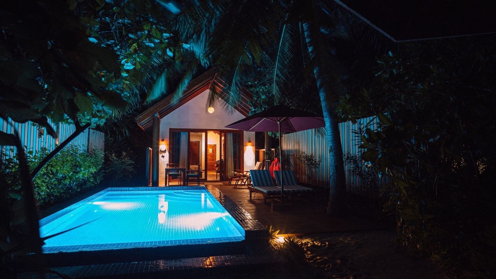 rooms-deluxe-beach-pool-villas