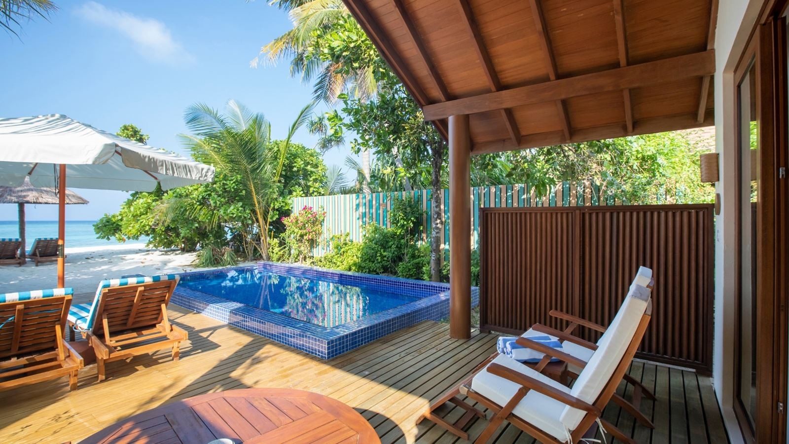 rooms-deluxe-beach-pool-villas