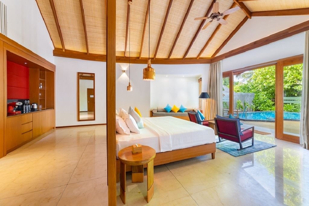 rooms-beach-pool-villa-with-jacuzzi