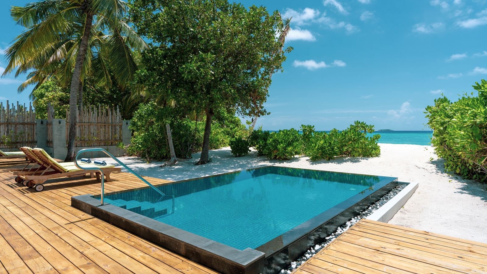 rooms-twobedrooms-beach-residence-with-pool