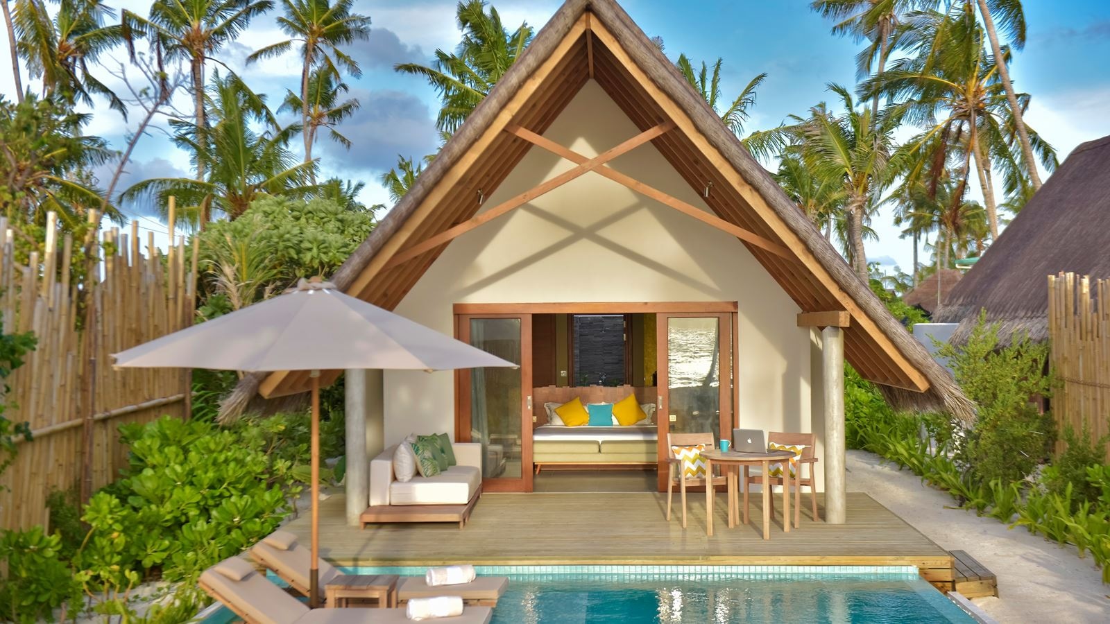 rooms-pool-beach-villa-sunrise