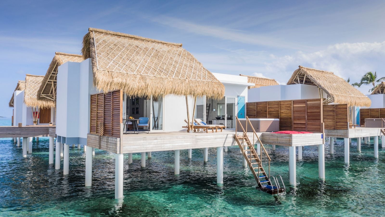 rooms-jacuzzi-water-villa