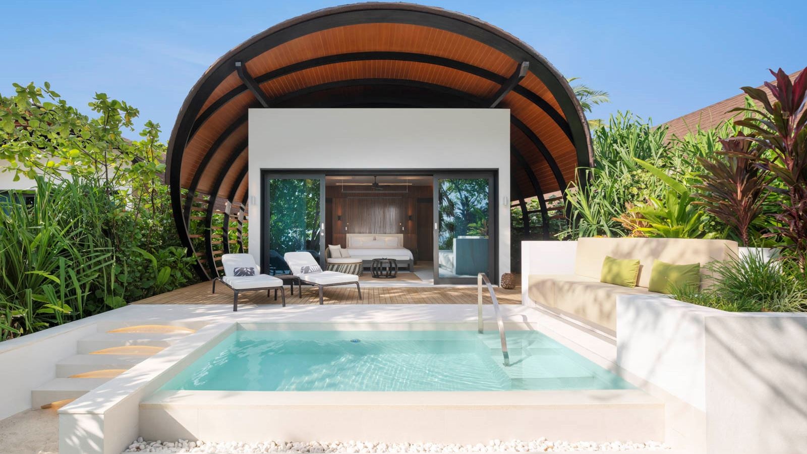 rooms-family-beach-villa-pool