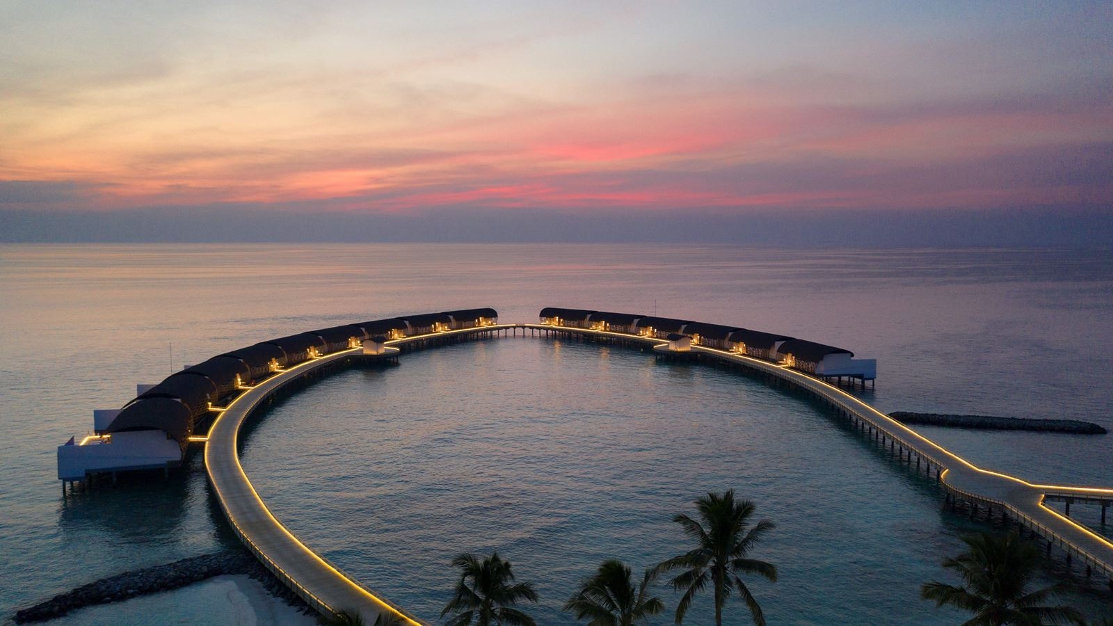 rooms-heavenly-overwater-villa-pool