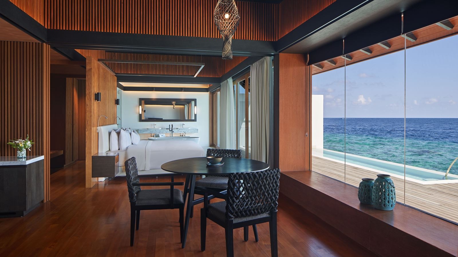 rooms-heavenly-overwater-villa-pool