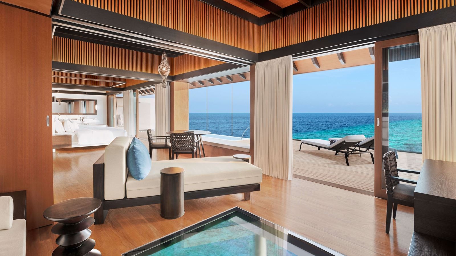 rooms-heavenly-overwater-villa-pool