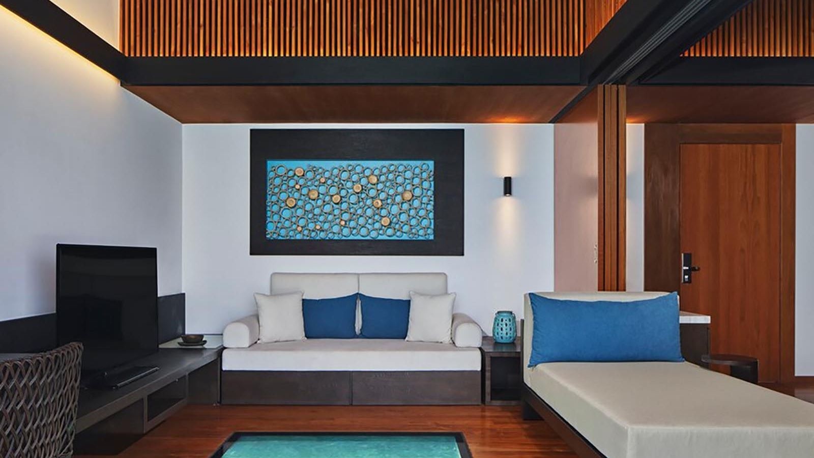 rooms-heavenly-overwater-villa-pool