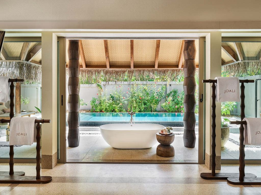 rooms-family-beach-villa-with-2-pools