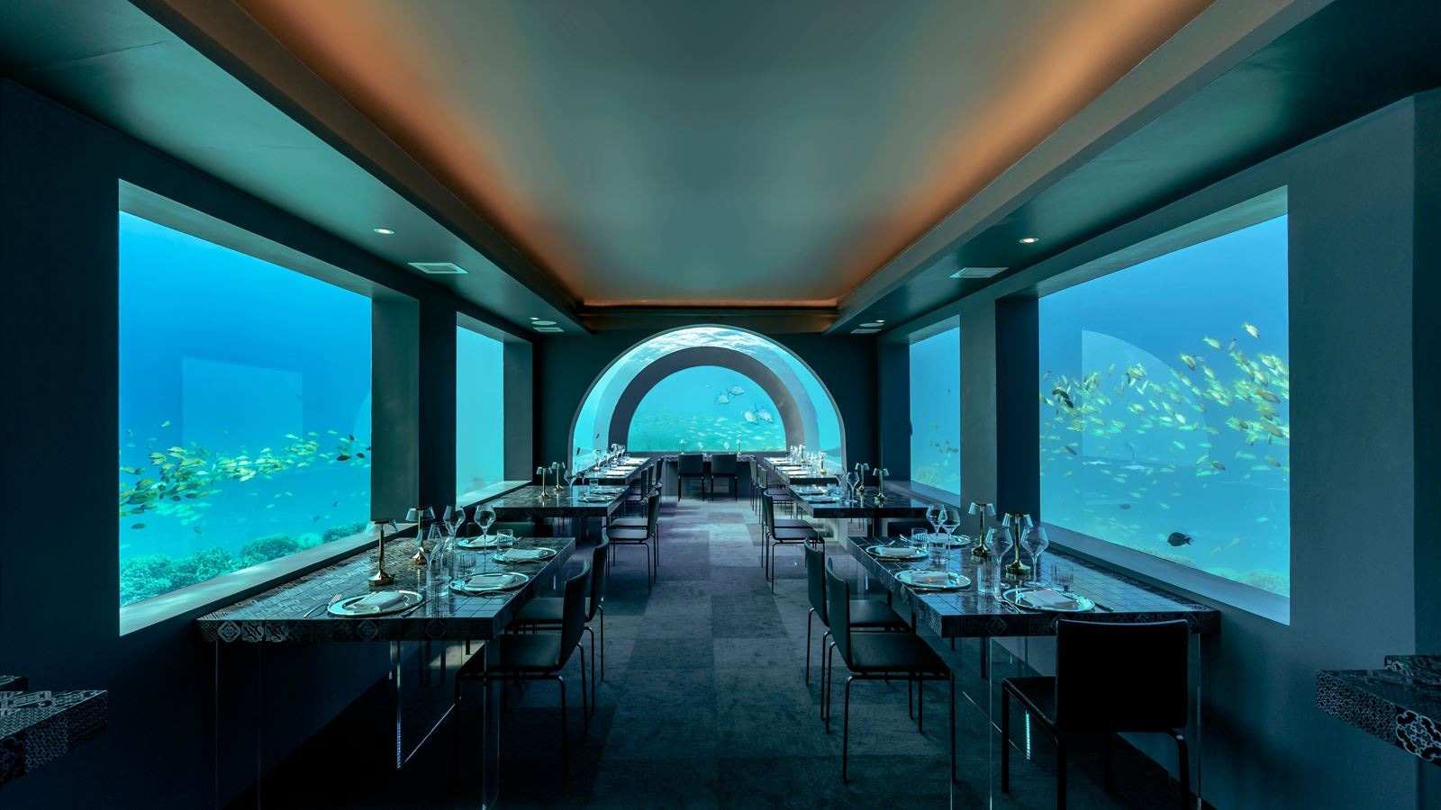 restaurants-h2o-underwater-restaurant