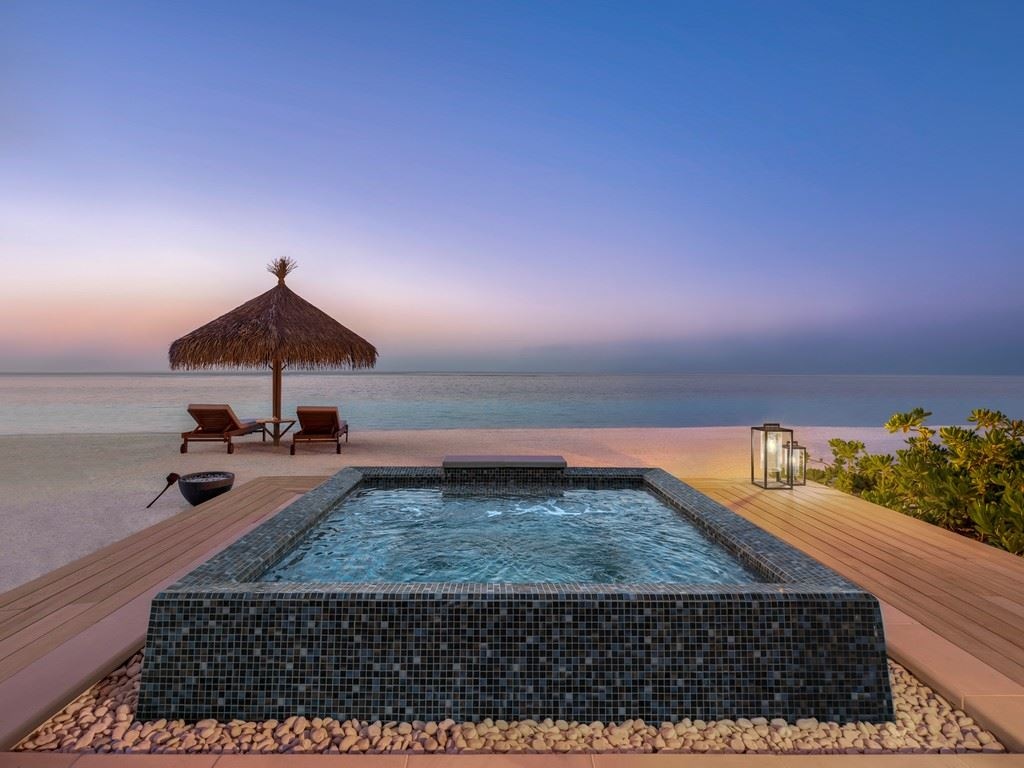 rooms-3-bedroom-grand-beach-villa-with-pool