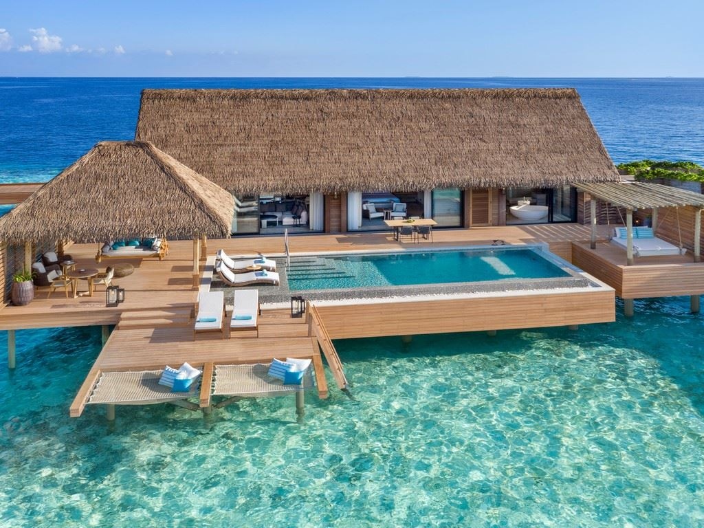 rooms-grand-over-water-villa-with-pool