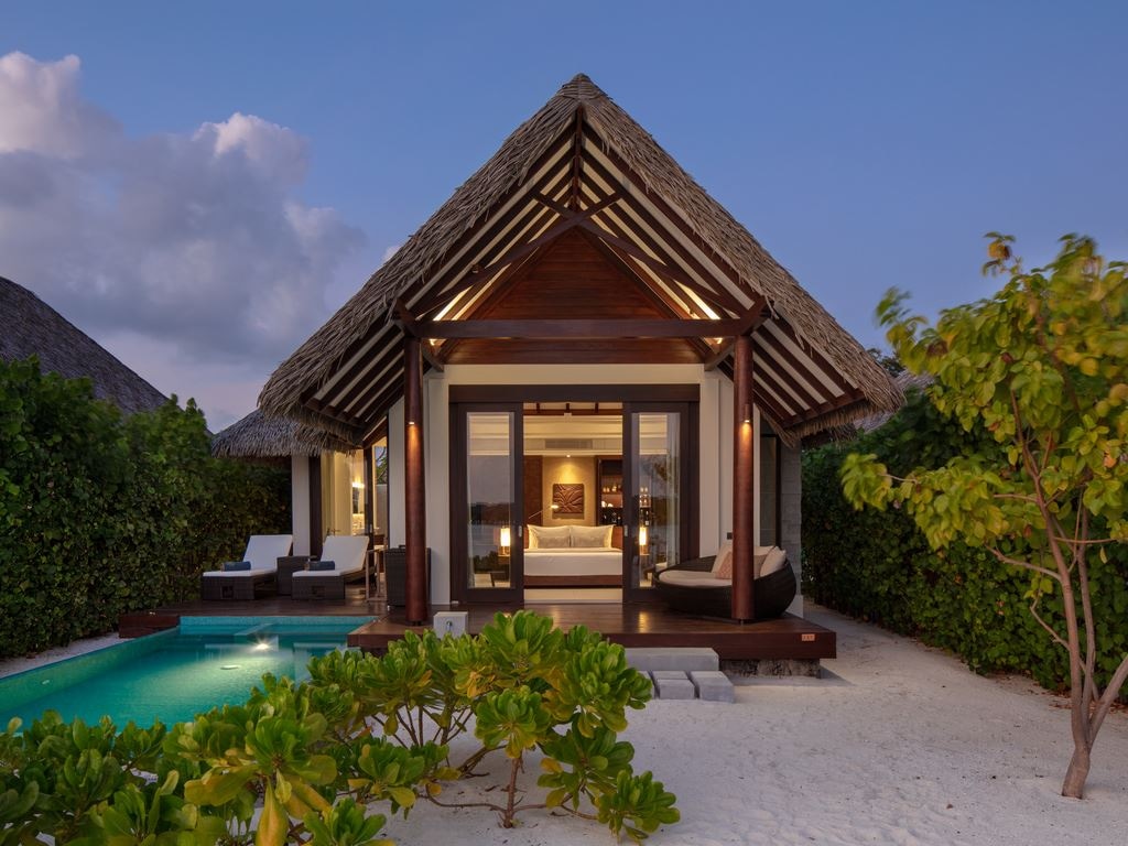 rooms-sunset-pool-beach-villa