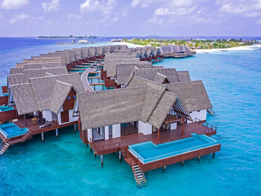 rooms-ocean-residence-with-infinity-lap-pool