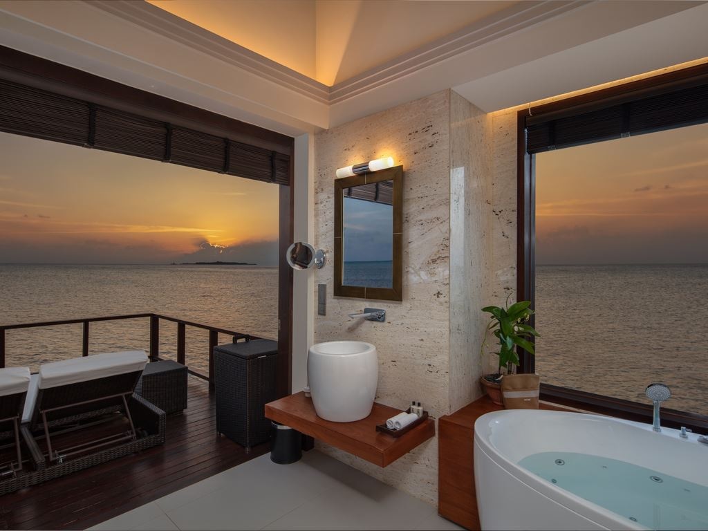 rooms-ocean-residence-with-infinity-lap-pool