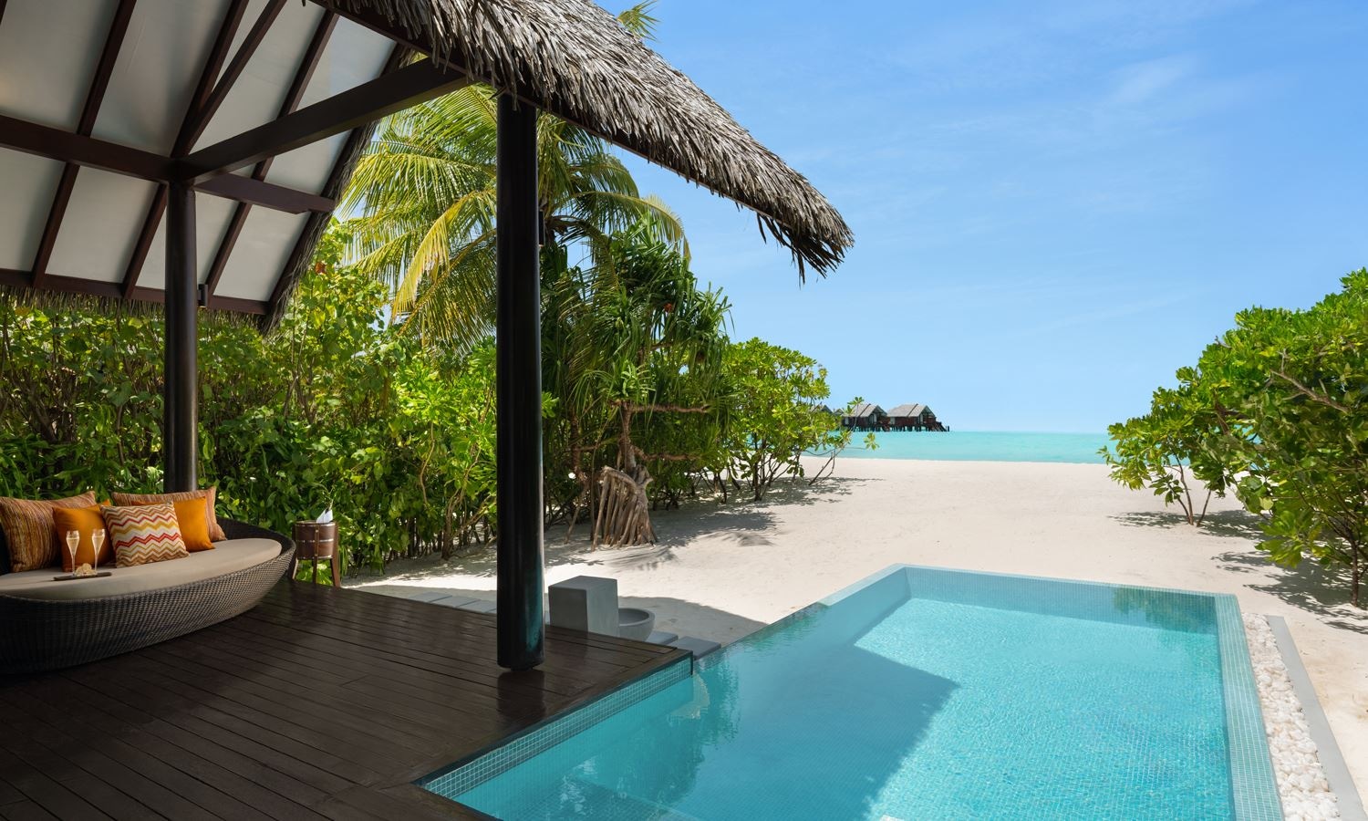 rooms-pool-beach-villa