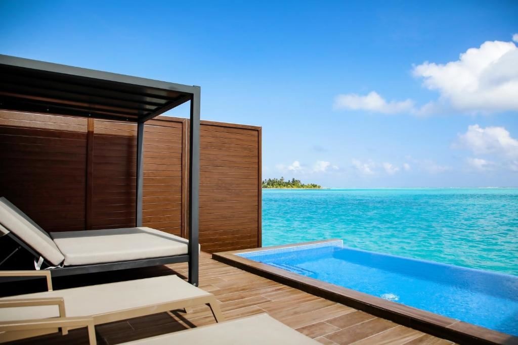 rooms-overwater-suite-with-private-pool