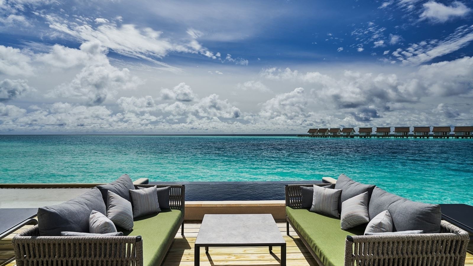 rooms-rock-royalty-overwater-pool-villa-2-bedroom