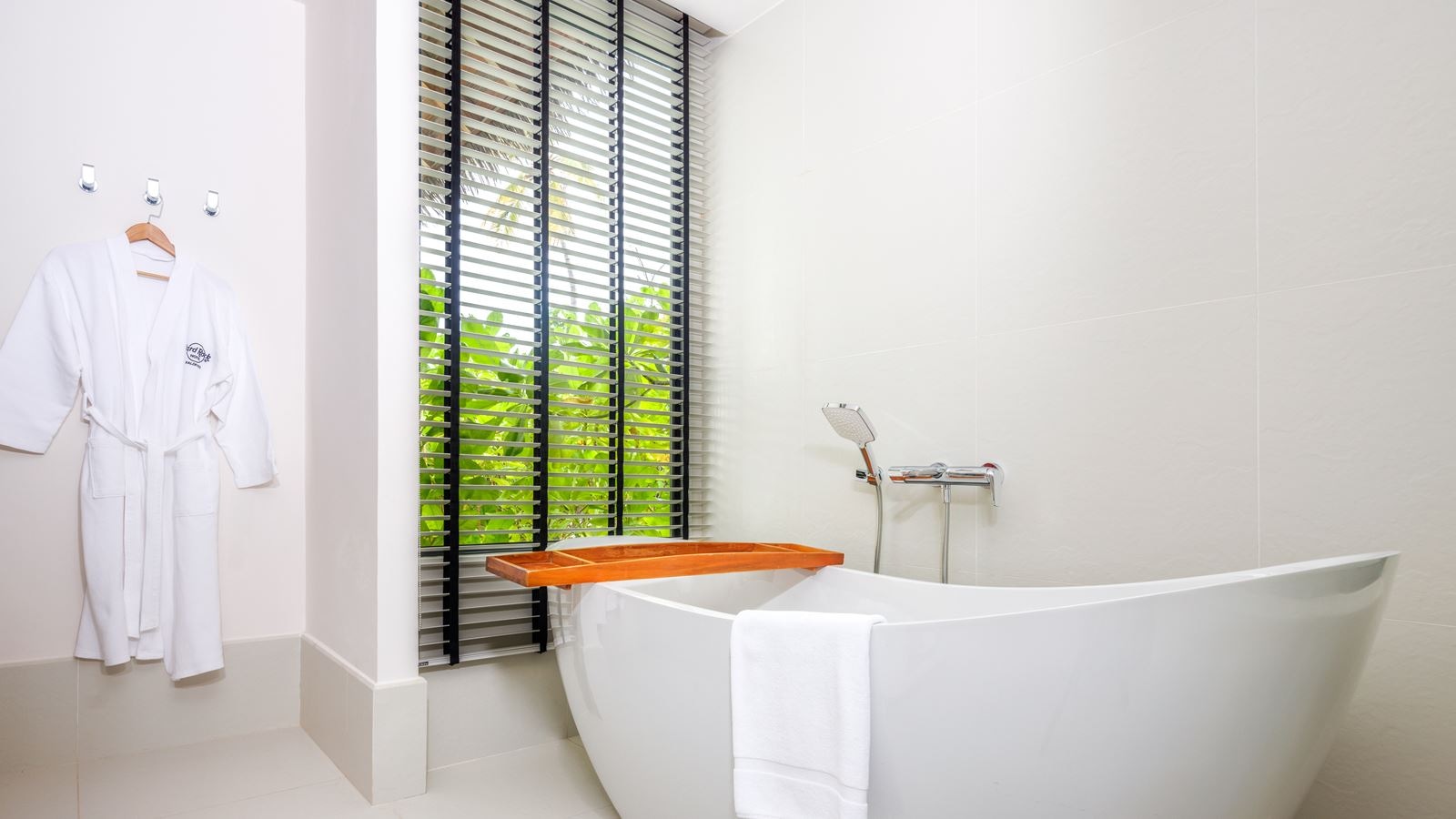 rooms-gold-beach-pool-villaking