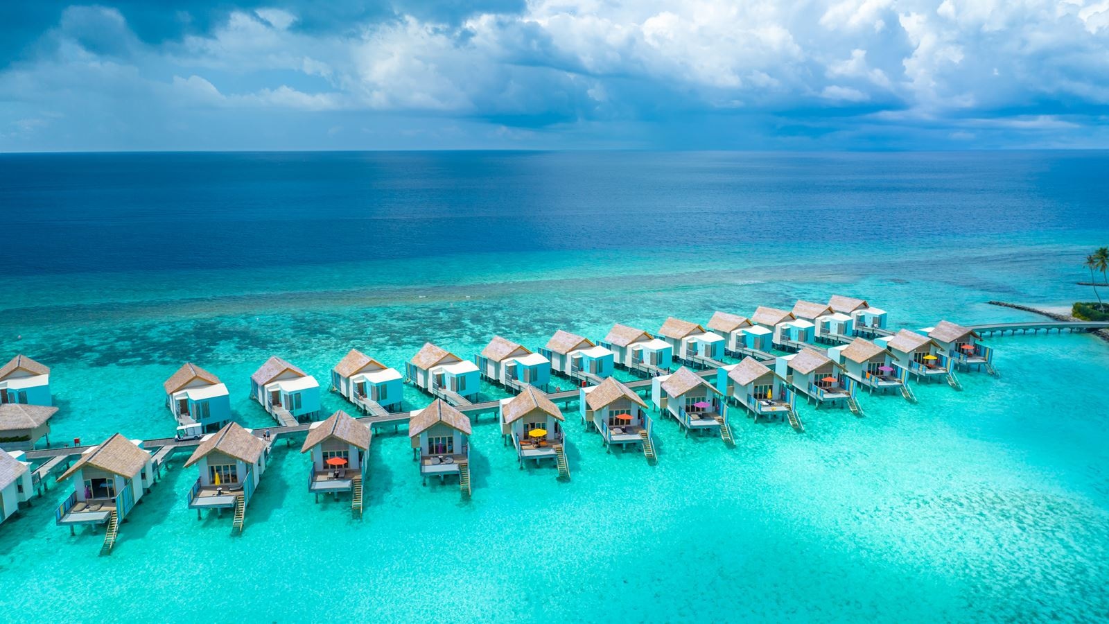 rooms-diamond-overwater-pool-villa--king