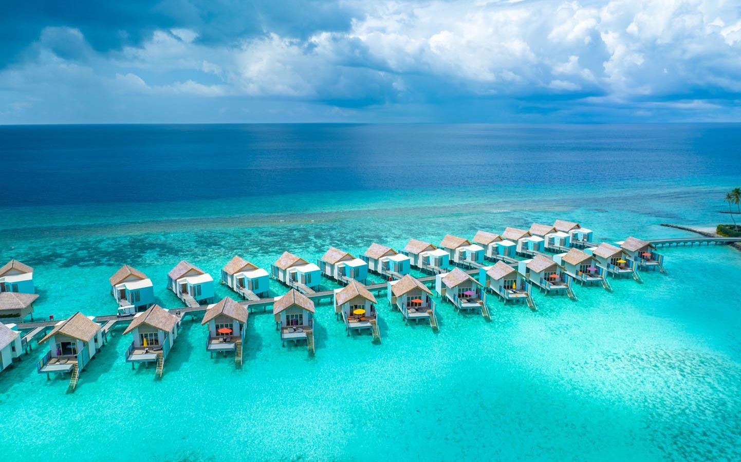 rooms-diamond-overwater-pool-villa--twin