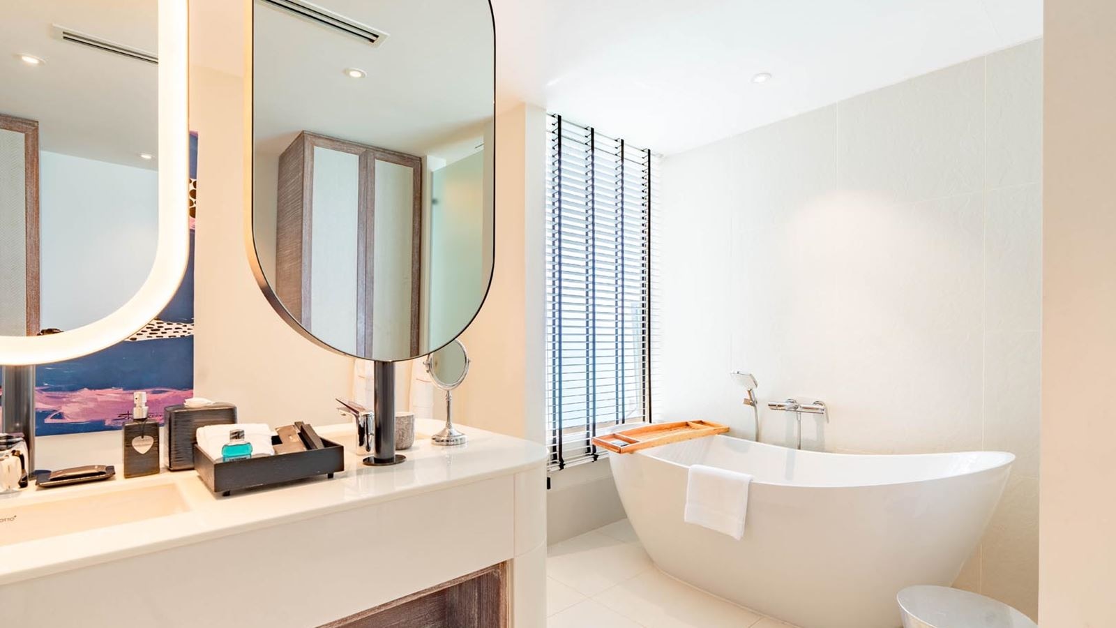 rooms-diamond-overwater-pool-villa--twin