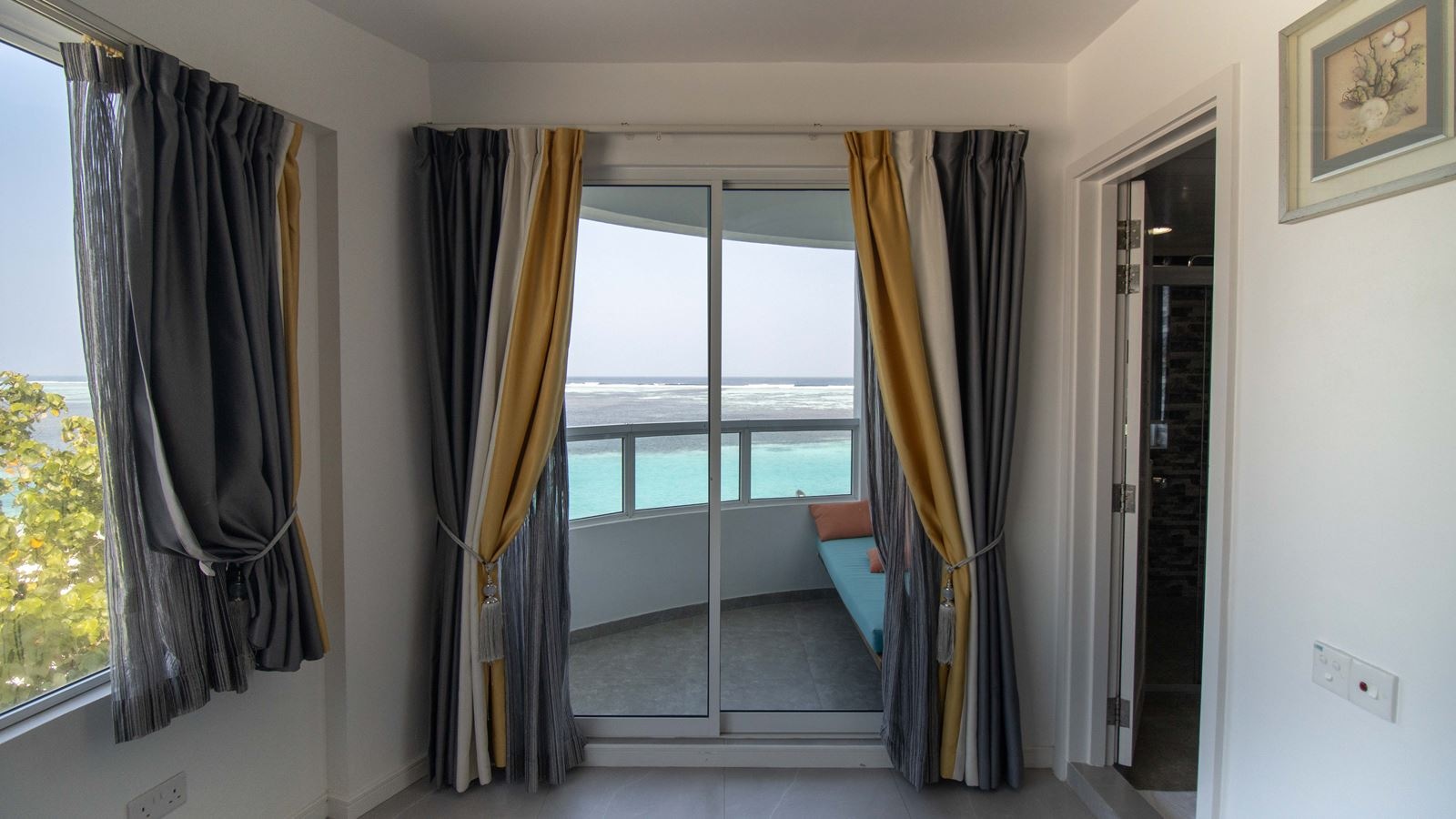 rooms-deluxe-plus-panaromic-seaview