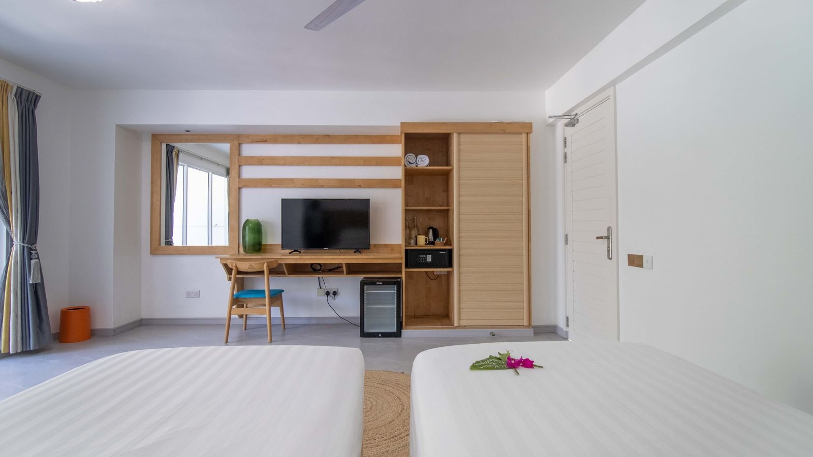 rooms-deluxe-plus-seaview